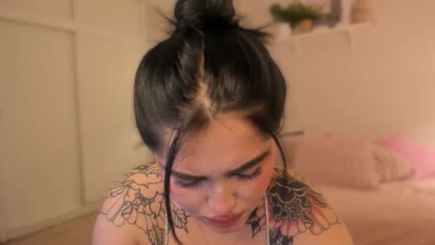   online show from 15, 10, 2025