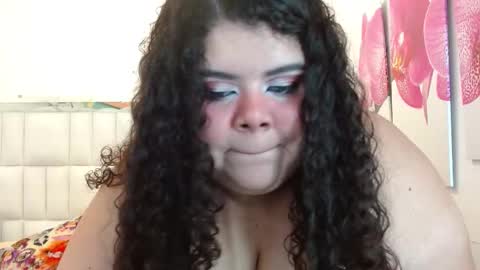 Snapshot of sarahbowiie chatting on 12, 11, 2025 SarahBowiie online show from 12, 11, 2025