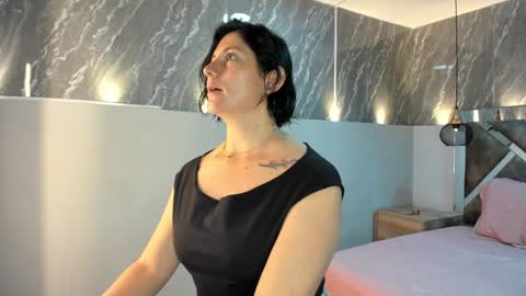 Sarah Deyvis online show from 3, 1, 2025