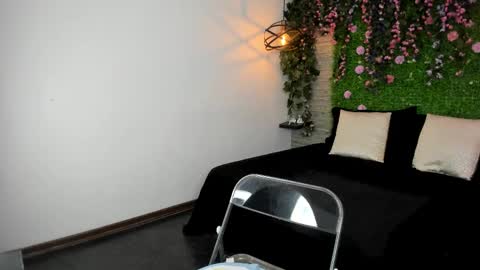 Sarah Deyvis online show from 12, 11, 2025