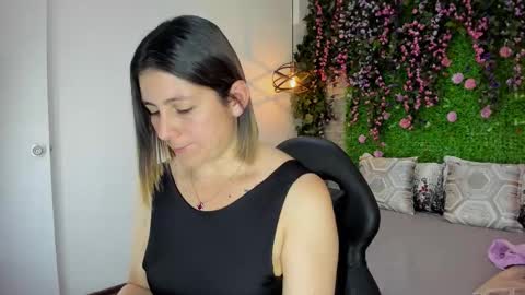 Sarah Deyvis online show from 25, 2, 2026