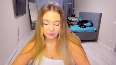 Snapshot of sarahmils chatting on 4, 3, 2026 Sarah online show from 4, 3, 2026