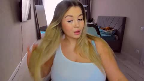 Snapshot of sarahmils chatting on 9, 3, 2026 Sarah online show from 9, 3, 2026