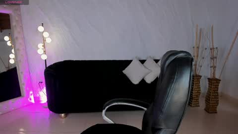 Sarah Rhodes online show from 31, 5, 2026