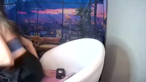 SarahStarr online show from 16, 12, 2025