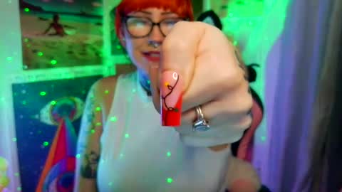 Sarah T online show from 22, 11, 2025