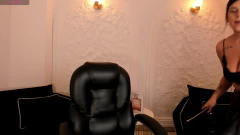 Sarah  independent model online show from 10, 5, 2026
