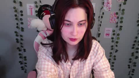 Snapshot of sarakinski chatting on 16, 2, 2025 Sara online show from 16, 2, 2025