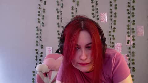 Snapshot of sarakinski chatting on 11, 9, 2025 Sara online show from 11, 9, 2025