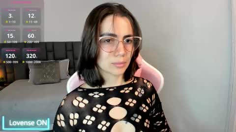 Snapshot of saraospinna chatting on 19, 11, 2025 Sara online show from 19, 11, 2025