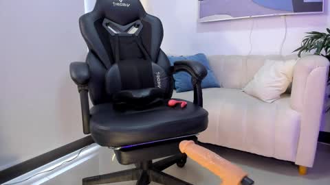 Snapshot of saraparkerx chatting on 6, 3, 2025 I am Sara  online show from 6, 3, 2025