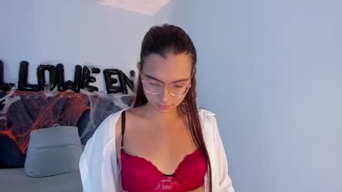 Snapshot of sarasaenz_99 chatting on 20, 10, 2025 Sara online show from 20, 10, 2025