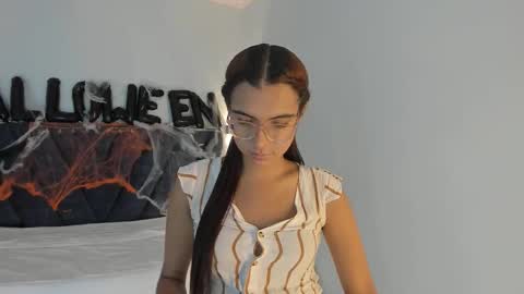 Snapshot of sarasaenz_99 chatting on 21, 10, 2025 Sara online show from 21, 10, 2025