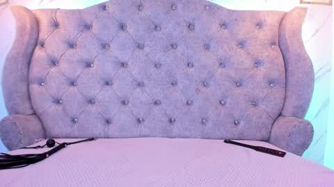   online show from 10, 1, 2025