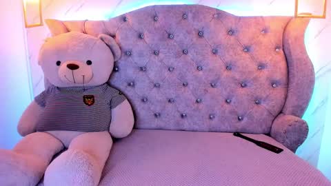   online show from 12, 2, 2025