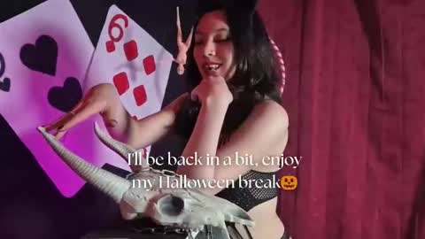   online show from 15, 10, 2025