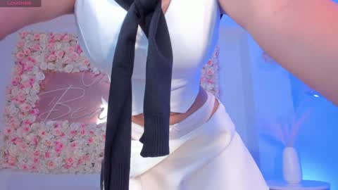 Sara Winstone online show from 7, 1, 2025