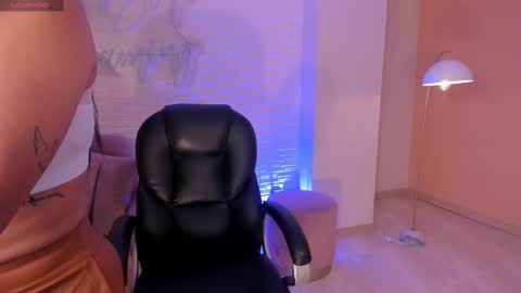 Sara Winstone online show from 17, 2, 2025