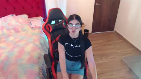 Snapshot of saray_honey1 chatting on 8, 4, 2026 saray online show from 8, 4, 2026