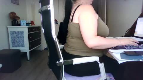 Snapshot of saretta46 chatting on 10, 7, 2026 Sara online show from 10, 7, 2026