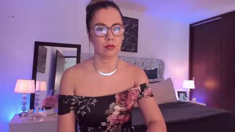 Snapshot of sarhamccormick chatting on 12, 9, 2025 sarha online show from 12, 9, 2025