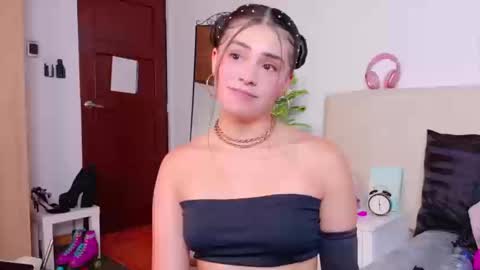 Snapshot of saritabratz chatting on 17, 9, 2025 Sara online show from 17, 9, 2025