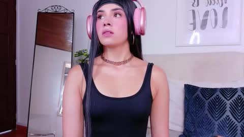 Snapshot of saritabratz chatting on 11, 10, 2025 Sara online show from 11, 10, 2025