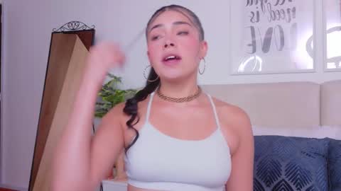 Snapshot of saritabratz chatting on 25, 10, 2025 Sara online show from 25, 10, 2025