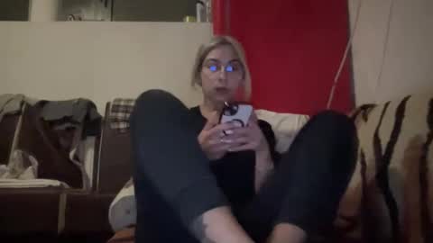 Snapshot of sarrah_rossy chatting on 5, 1, 2025 Sarrah online show from 5, 1, 2025