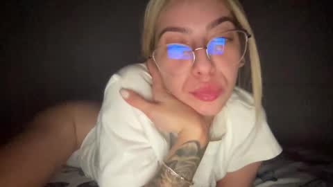 Snapshot of sarrah_rossy chatting on 7, 1, 2025 Sarrah online show from 7, 1, 2025