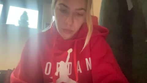 Snapshot of sarrah_rossy chatting on 1, 2, 2025 Sarrah online show from 1, 2, 2025