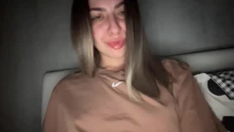 Snapshot of sarrah_rossy chatting on 14, 9, 2025 Sarrah online show from 14, 9, 2025