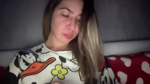 Snapshot of sarrah_rossy chatting on 2, 11, 2025 Sarrah online show from 2, 11, 2025