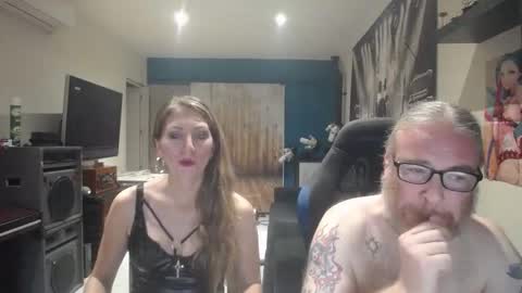 Snapshot of saruandjay chatting on 2, 10, 2025 Giselle and Jay online show from 2, 10, 2025