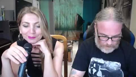 Snapshot of saruandjay chatting on 4, 10, 2025 Giselle and Jay online show from 4, 10, 2025