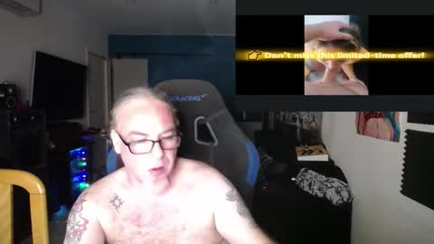 Snapshot of saruandjay chatting on 12, 10, 2025 Giselle and Jay online show from 12, 10, 2025