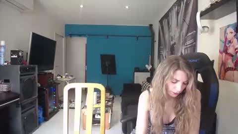 Snapshot of saruandjay chatting on 13, 10, 2025 Giselle and Jay online show from 13, 10, 2025