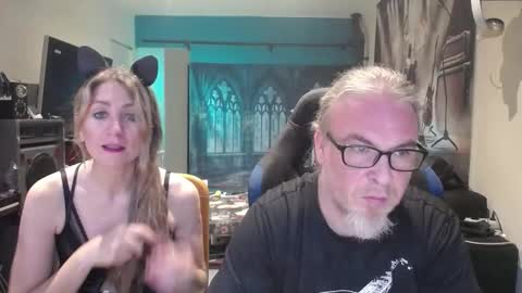 Snapshot of saruandjay chatting on 22, 10, 2025 Giselle and Jay online show from 22, 10, 2025