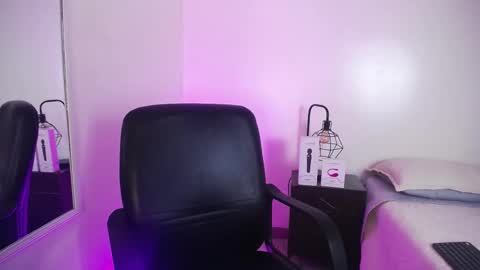 Snapshot of sasha_brattz chatting on 17, 9, 2025 Sasha Brattz online show from 17, 9, 2025