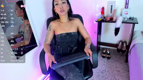 Snapshot of sasha_brattz chatting on 21, 10, 2025 Sasha Brattz online show from 21, 10, 2025