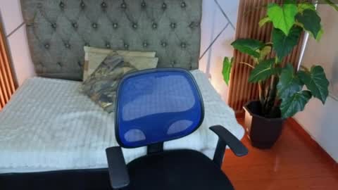 sasha_gracee_ online show from 16, 4, 2026