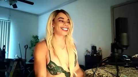 Snapshot of sashastrokes chatting on 6, 3, 2026 MISTRESS STROKES online show from 6, 3, 2026