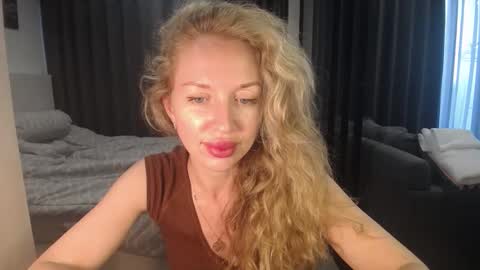 Snapshot of sashasweetsasha chatting on 6, 4, 2026 Sasha online show from 6, 4, 2026