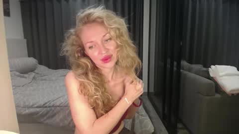 Snapshot of sashasweetsasha chatting on 6, 4, 2026 Sasha online show from 6, 4, 2026