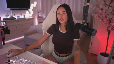 sashawest_official online show from 18, 6, 2026