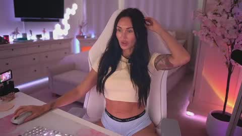 sashawest_official online show from 28, 7, 2026