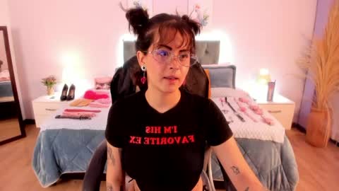 Snapshot of saskia_vellour chatting on 24, 4, 2026 saskia_vellour online show from 24, 4, 2026