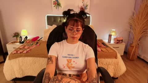 Snapshot of saskia_vellour chatting on 30, 4, 2026 saskia_vellour online show from 30, 4, 2026