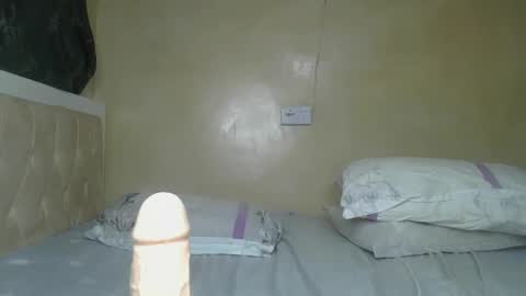 Snapshot of sassie_bee chatting on 3, 12, 2024 sassie_bee online show from 3, 12, 2024