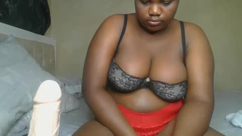 Snapshot of sassie_bee chatting on 9, 12, 2024 sassie_bee online show from 9, 12, 2024